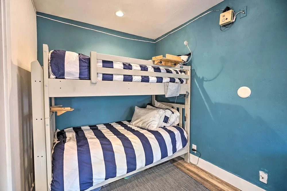 Ski-in/out Snowmass Condo w/ Community Hot Tub!