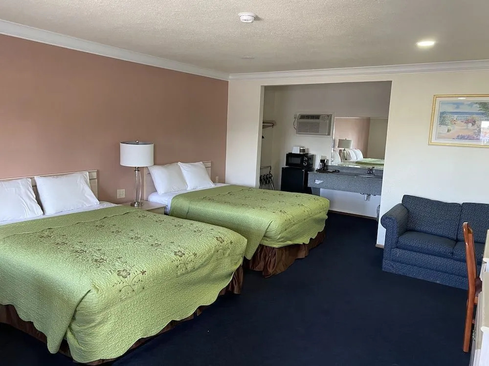 The Woodrose- NEWLY RENOVATED