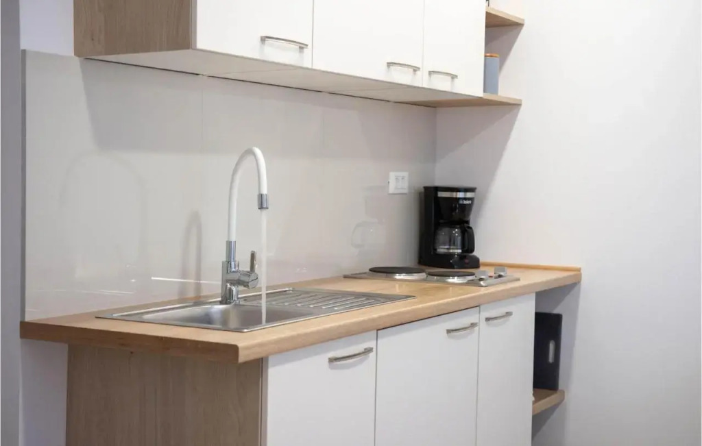 Four-Bedroom Holiday Home In Klis