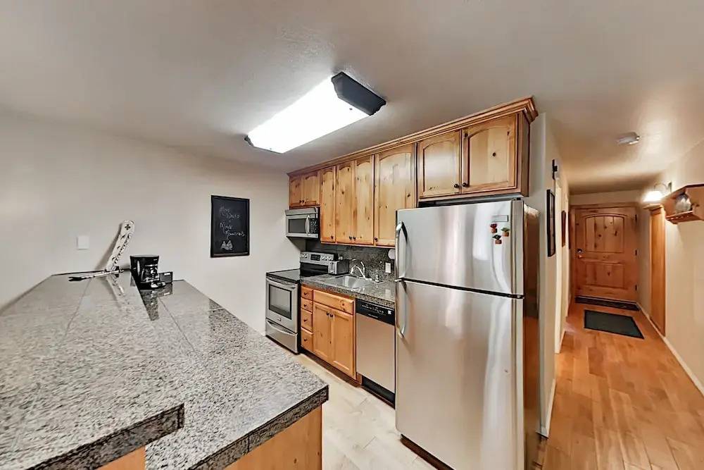 Spacious Modern With Private Saltwater Pool 1 Bedroom Condo