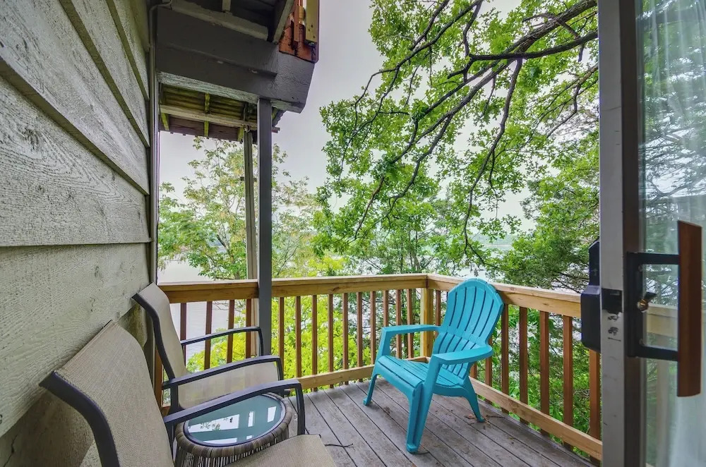 Resort Pools, Lake Views! Multi-level Ozarks Home