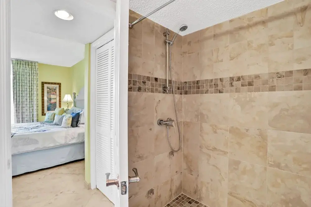 Oceanfront Condo With Direct Beach Access, Pool, Balcony, Grilling Area, & AC