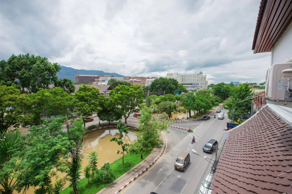 Chiang Roi 7 Days Inn