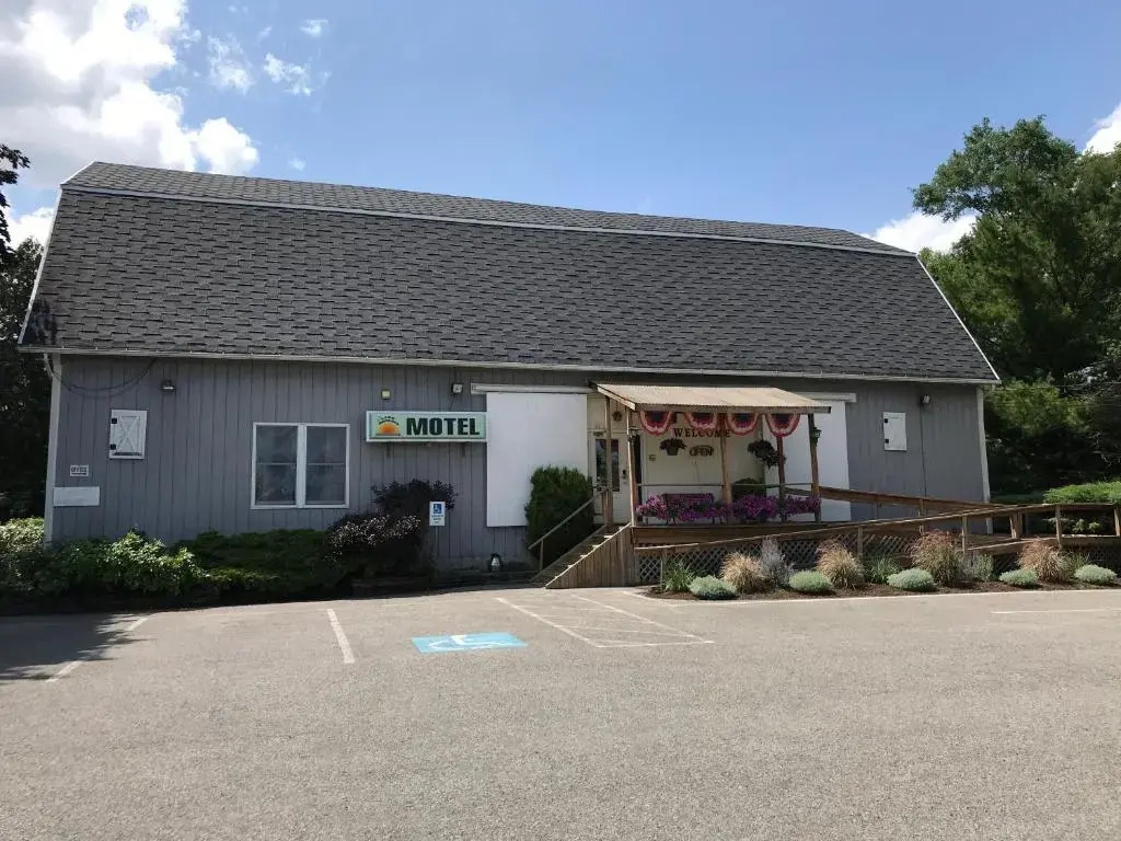 Lake Ontario Motel & Inn