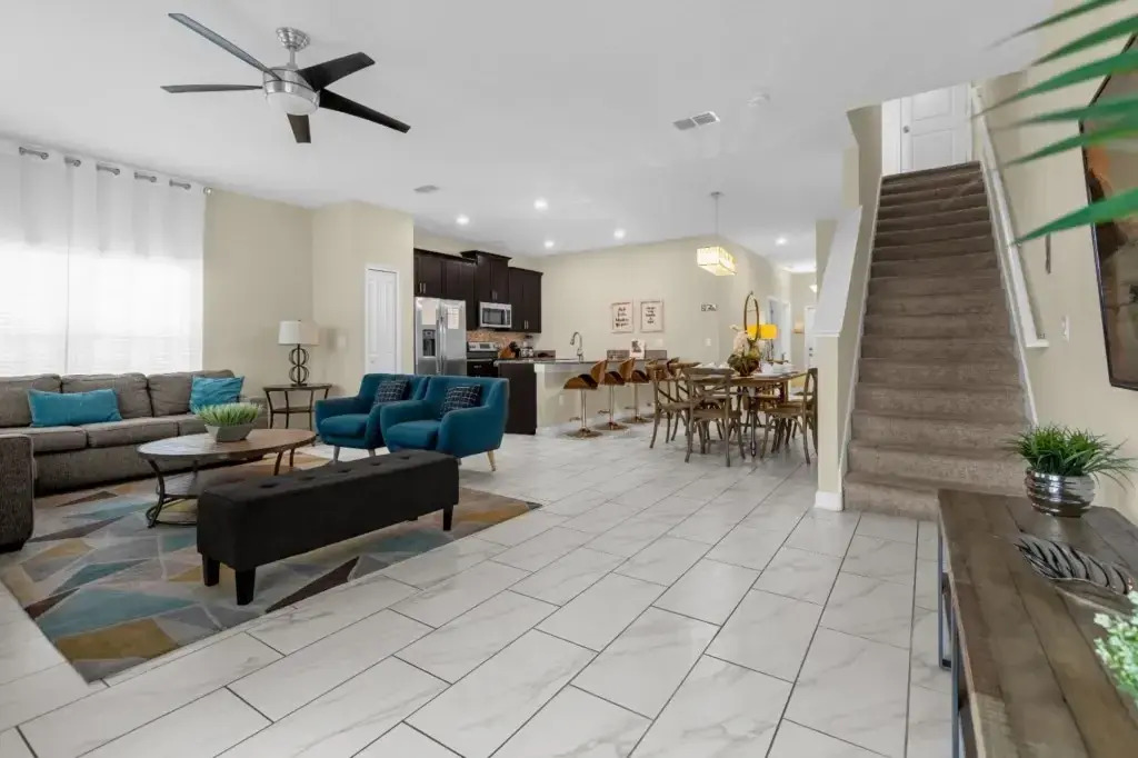 5 Bedrooms 4 Bathrooms Storey Lake 4806 Cs