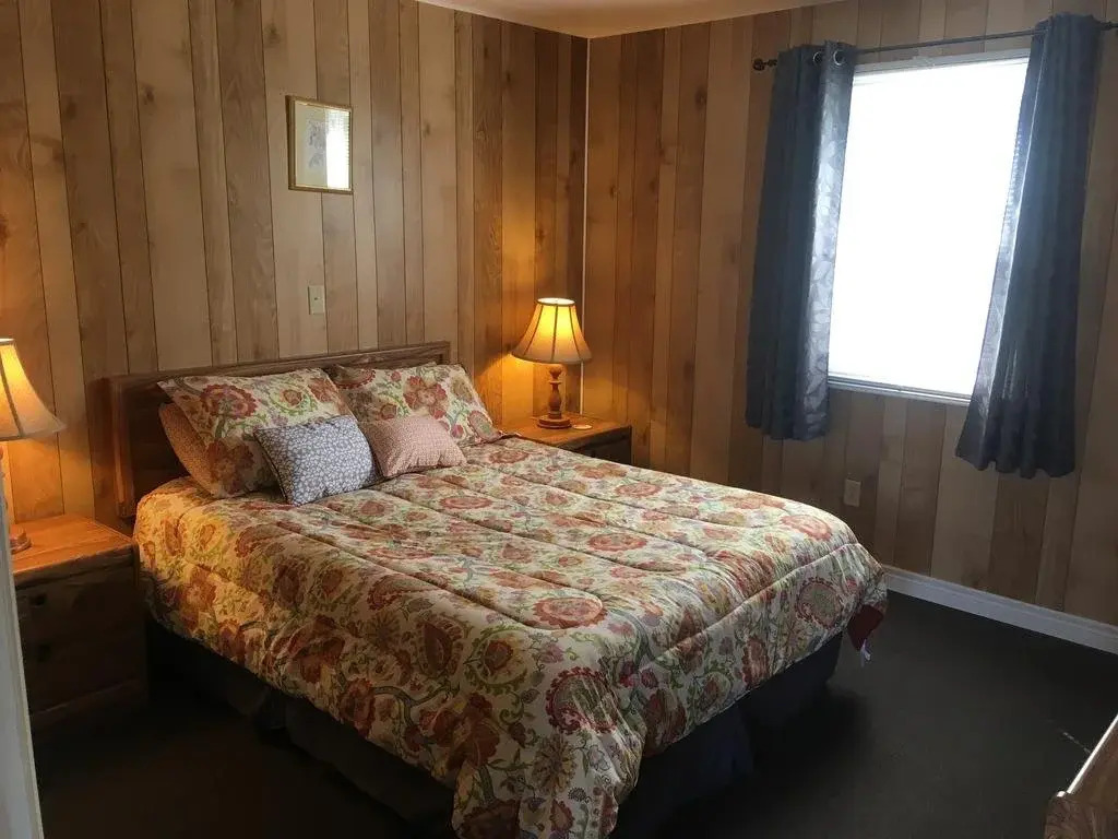 Baywatch Lighthouse Cottages & Motel