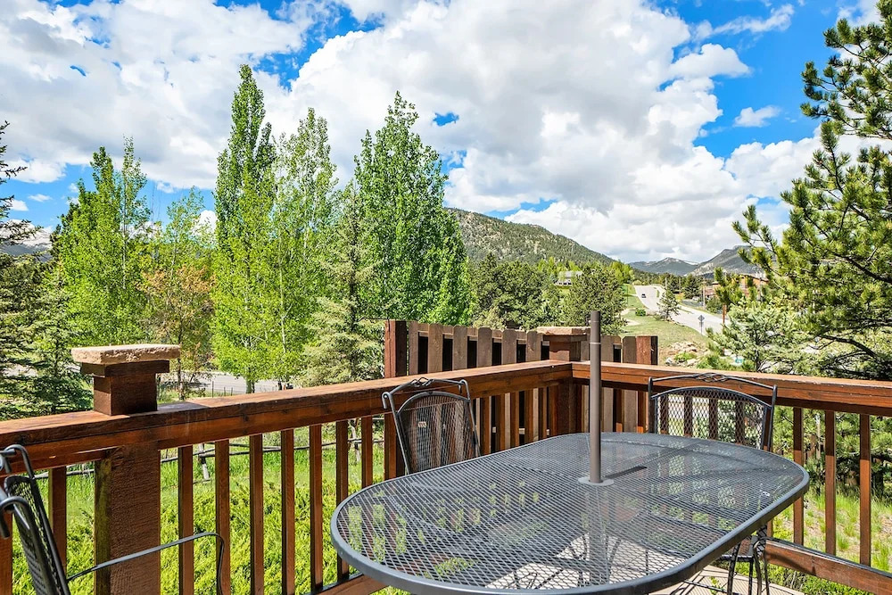 Solitude Bobcat #6 - Estes Park 2 Bedroom Condo by RedAwning