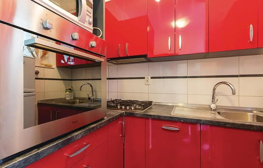 Amazing Home in Pjescana Uvala with Hot Tub, WiFi & 2 Bedrooms