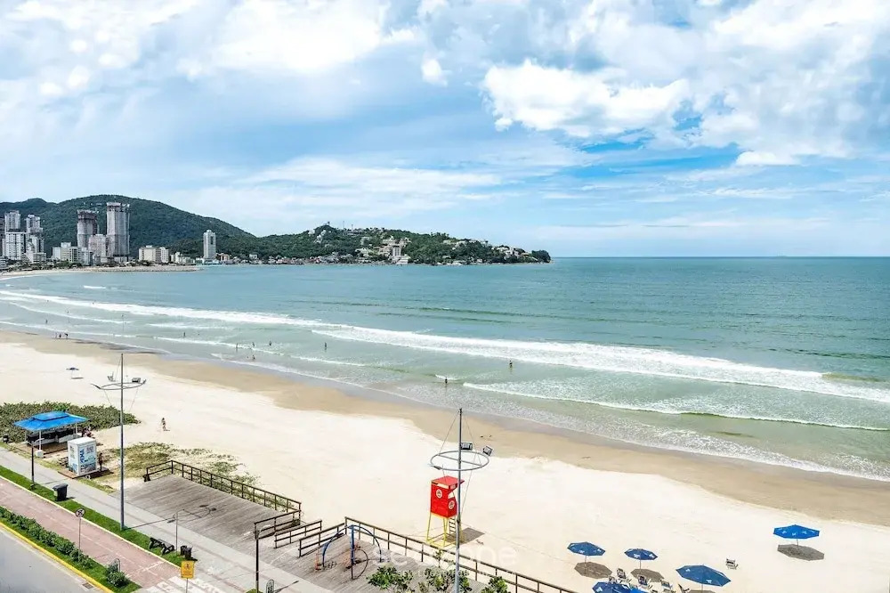 3BR Beachfront apt w/ BBQ Rsl0502
