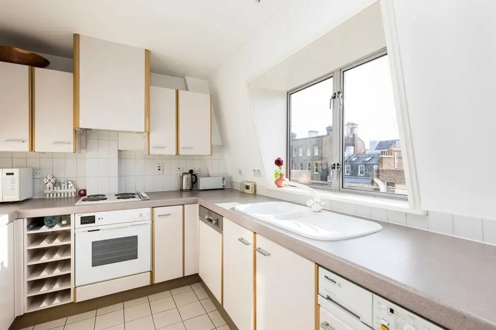 Covent Garden: Bright and Charming 2bed Flat