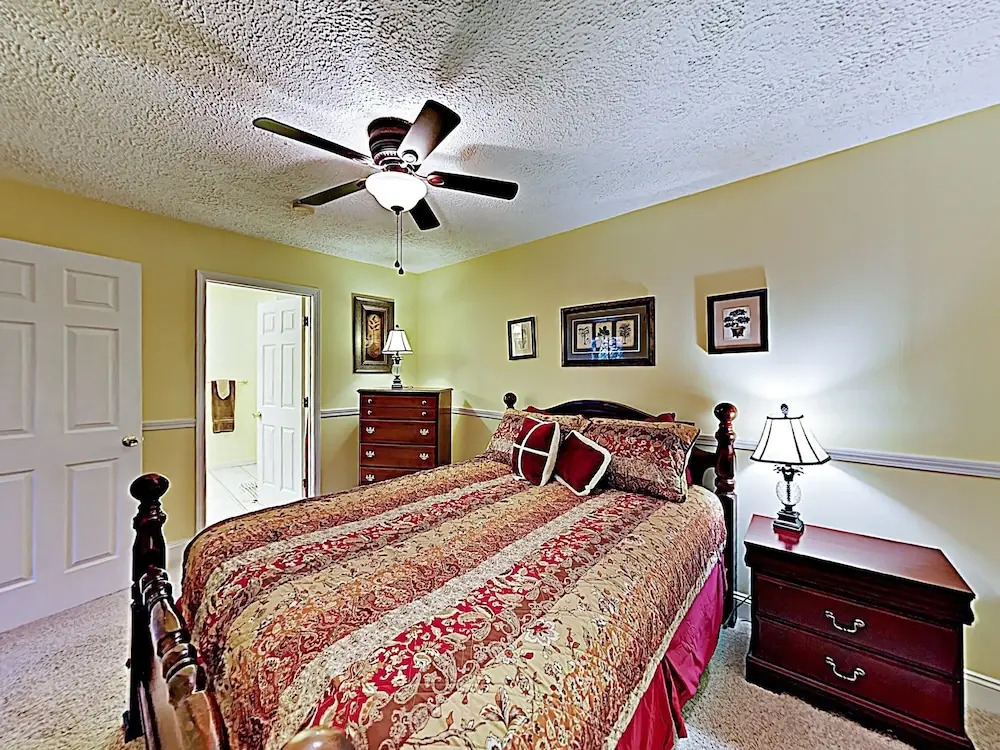 New Listing! Two-unit Rumbling Bald Resort 4 Bedroom Townhouse