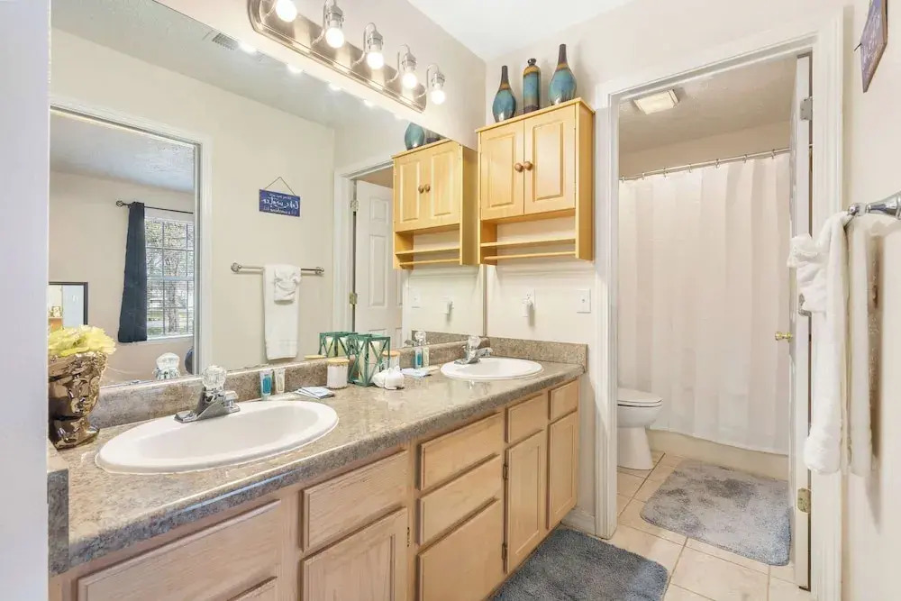 The Nautical Nook Charming Walk-in Condo for 4!