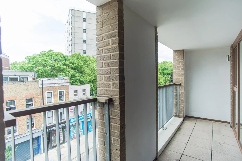 One Bed Apartment w Balcony in Heart of Shoreditch