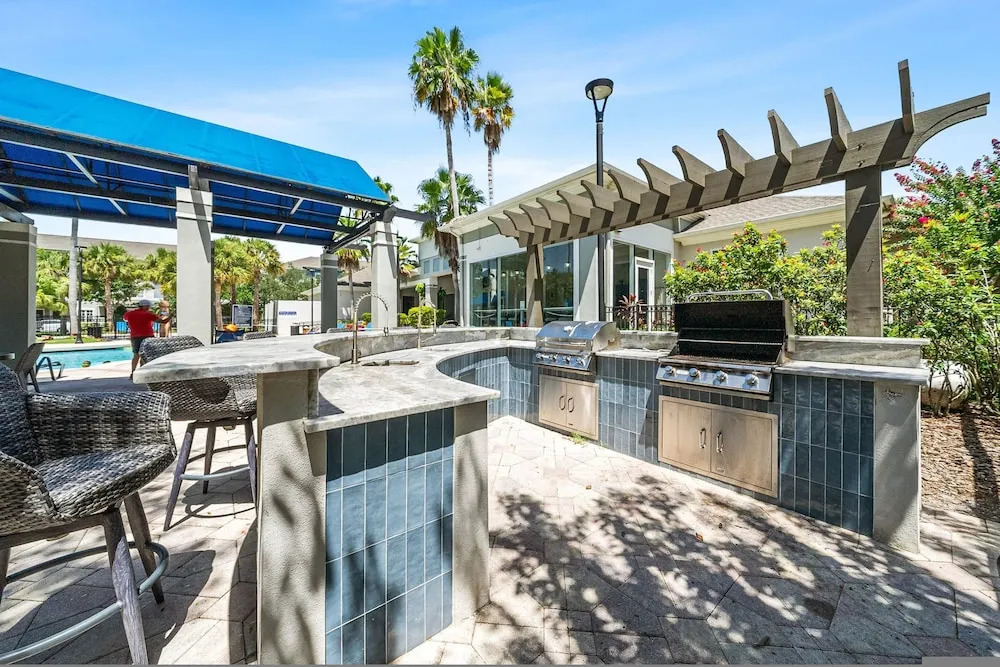 Modern 2BR 2BA Pool Gym Near Airport 8