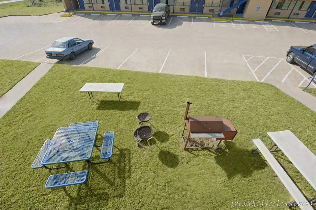 Budgetel Inn & Suites