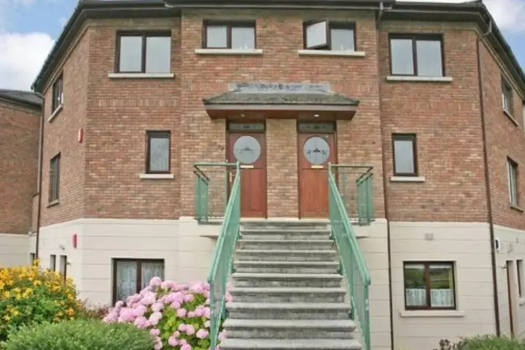 private-ensuite-room Limerick city stay