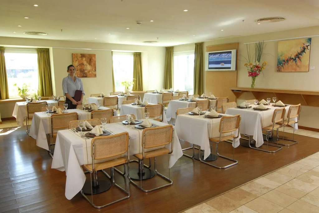 Hotel Aeroparque Inn & Suites