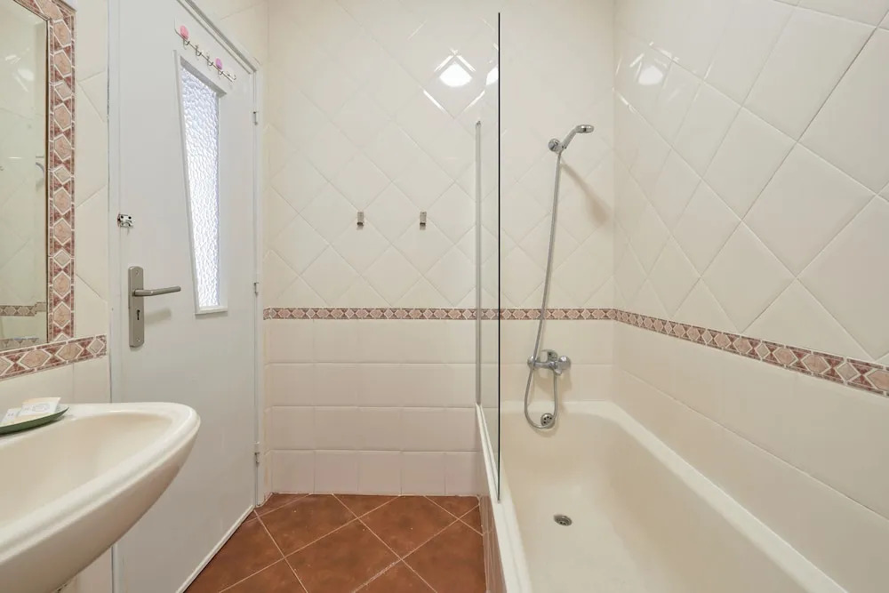 Central & Sunny 2Br Apt Near Beach, By Timecooler