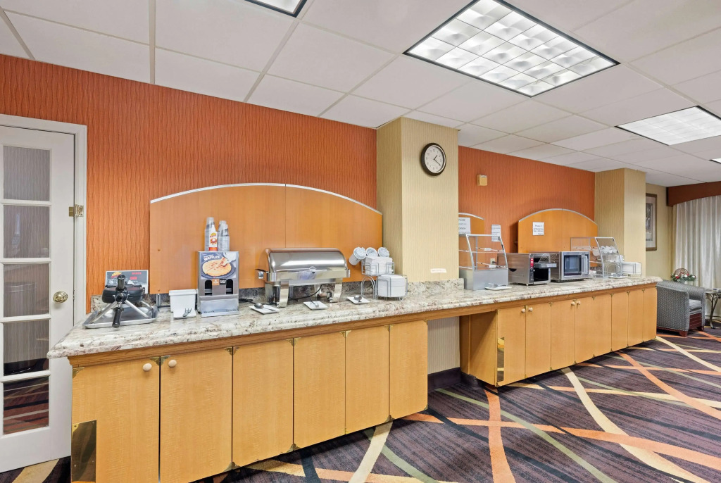 AmericInn by Wyndham Denver Airport