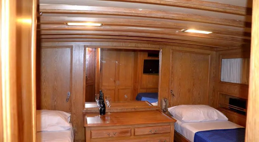 Bed & Breakfast Boat
