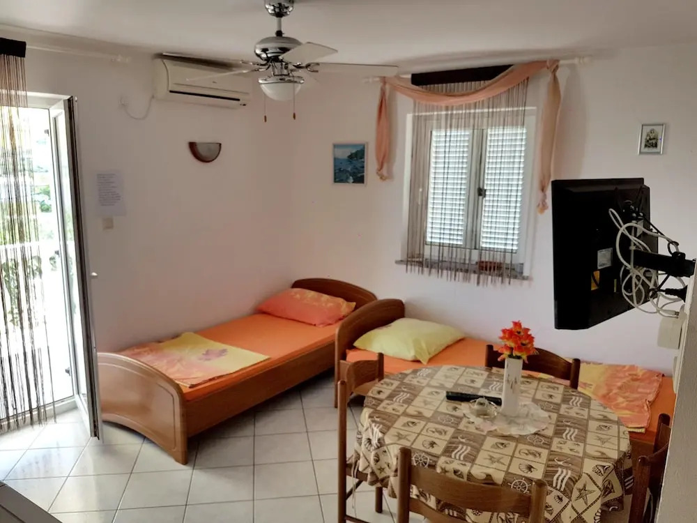 Apartment With one Bedroom in Pag, With Wonderful sea View, Enclosed Garden and Wifi - 100 m From the Beach