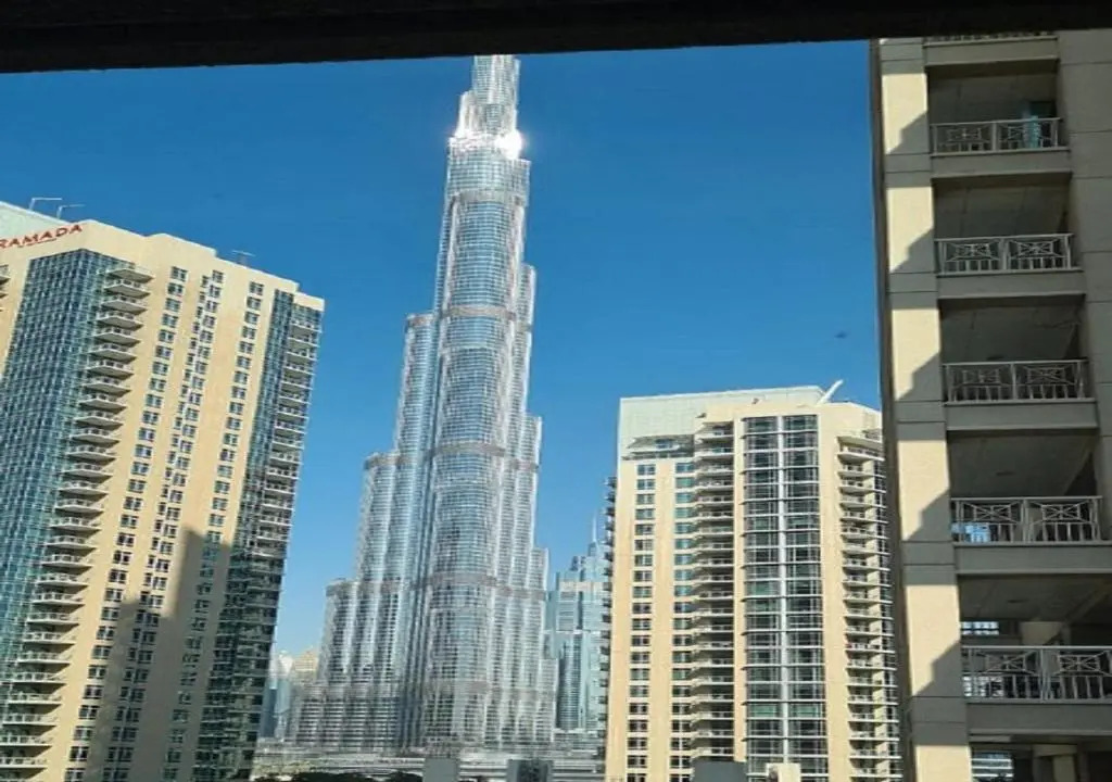 DOWNTOWN STUDIO WITH BOULEVARD VIEWs