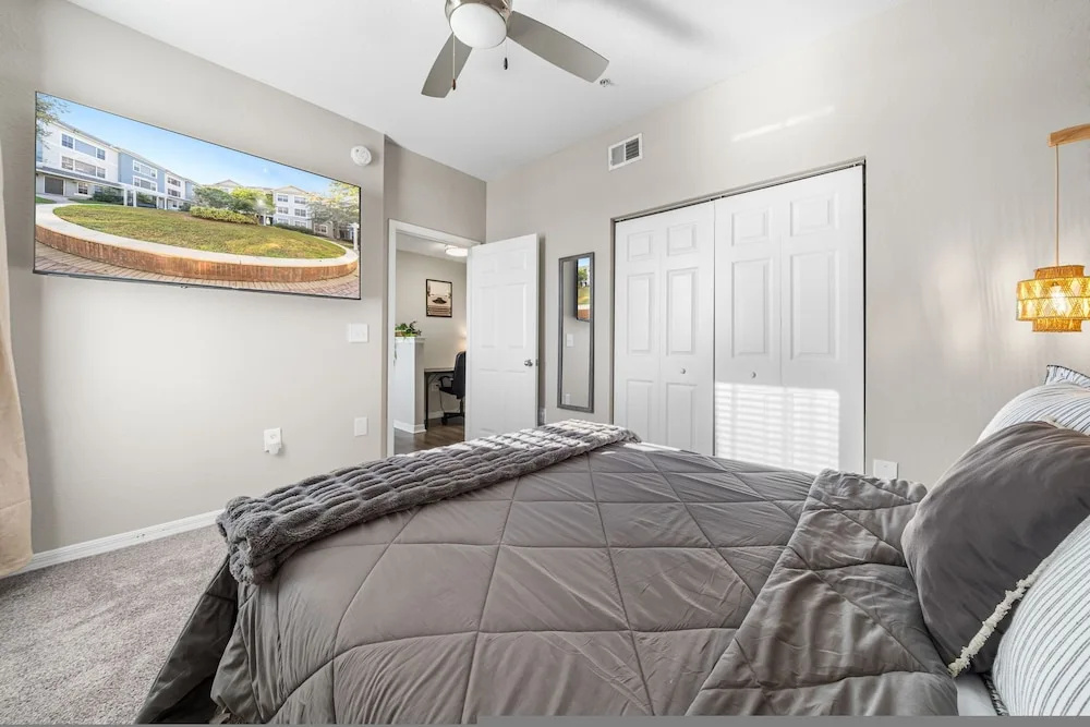 Modern 3BR 2BA Pools Gym Near Airport 5