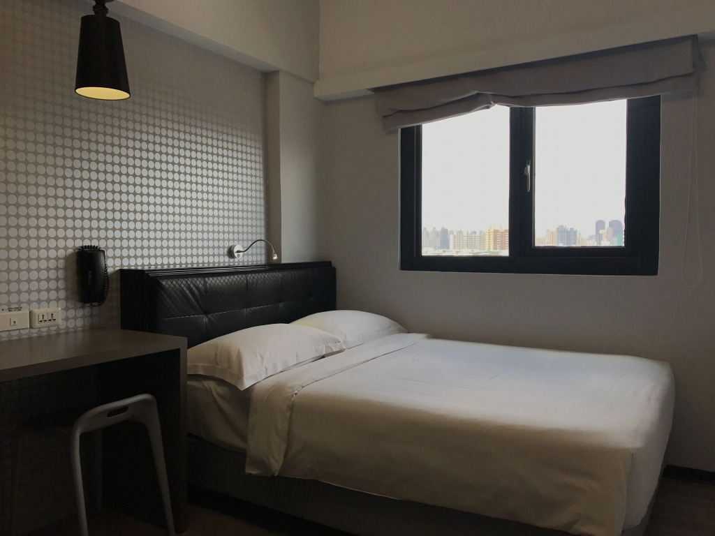 CHECK inn Express Kaohsiung Love River