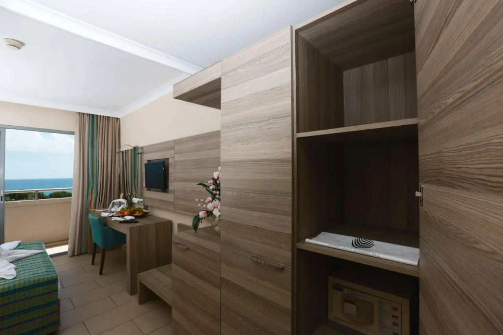Insula Resort & Spa