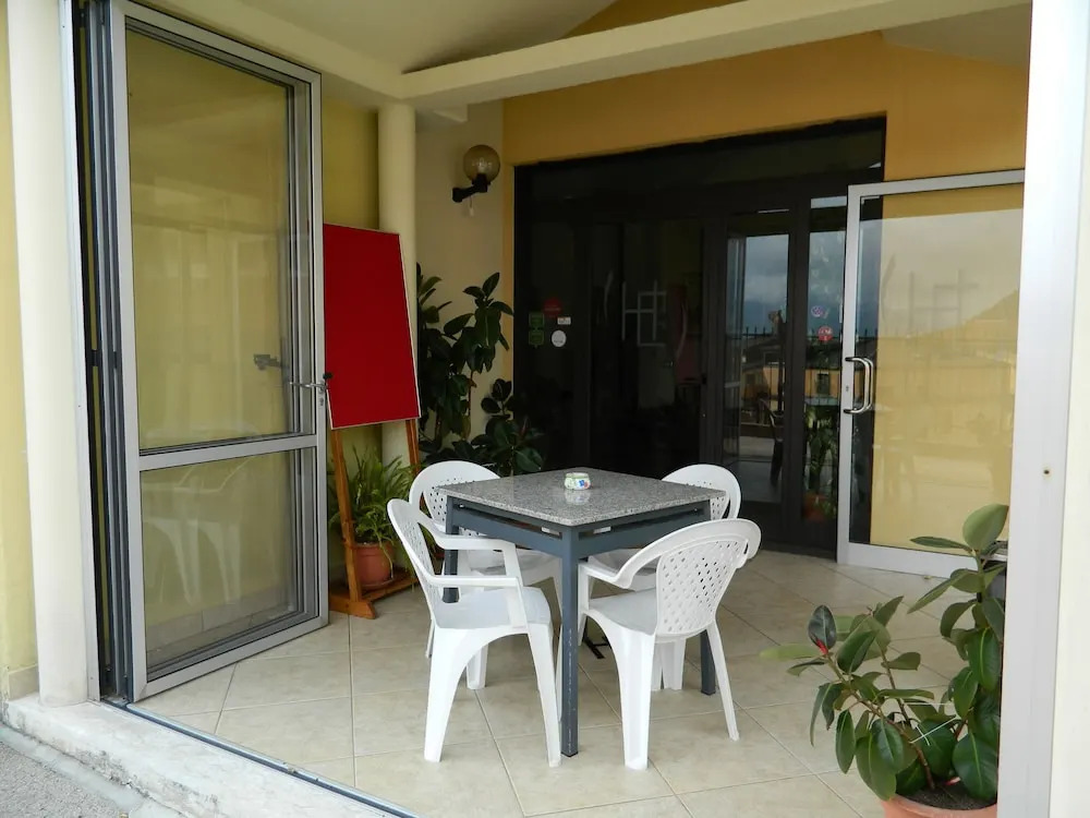 Hotel Caimo Bed-Breakfast