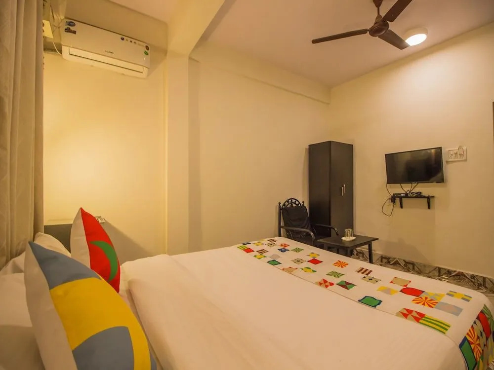 OYO 12041 Home Bright Studio Candolim Beach