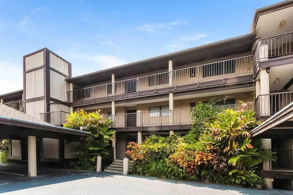 Kona Nalu Oceanfront Condo & More!