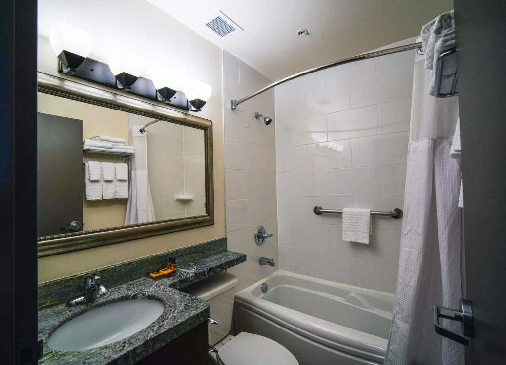 Best Western Plus Chocolate Lake Hotel - Halifax