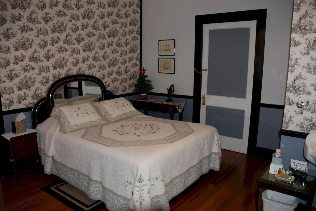 Lost Bayou Guesthouse