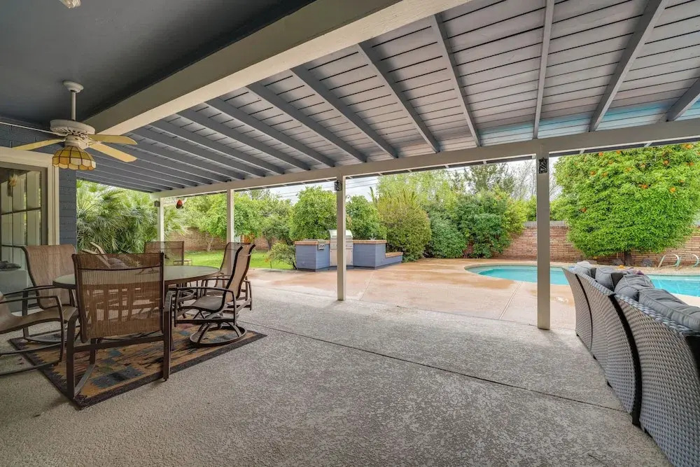 Pool & Outdoor Kitchen: Home 10 Mi to Dtwn Phoenix