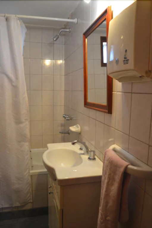 Camping y Hostal El Ovejero