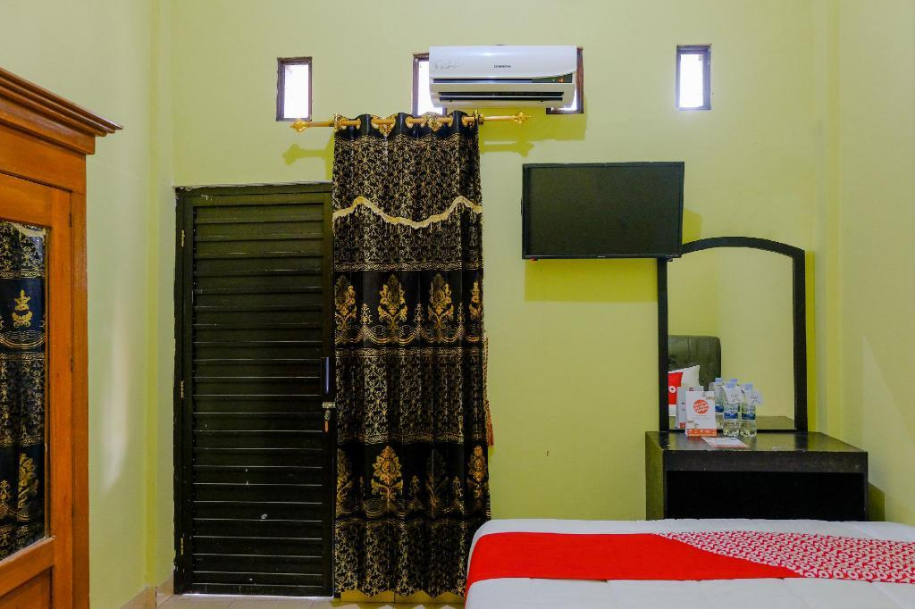 OYO 1784 Hj. Aniek Residence