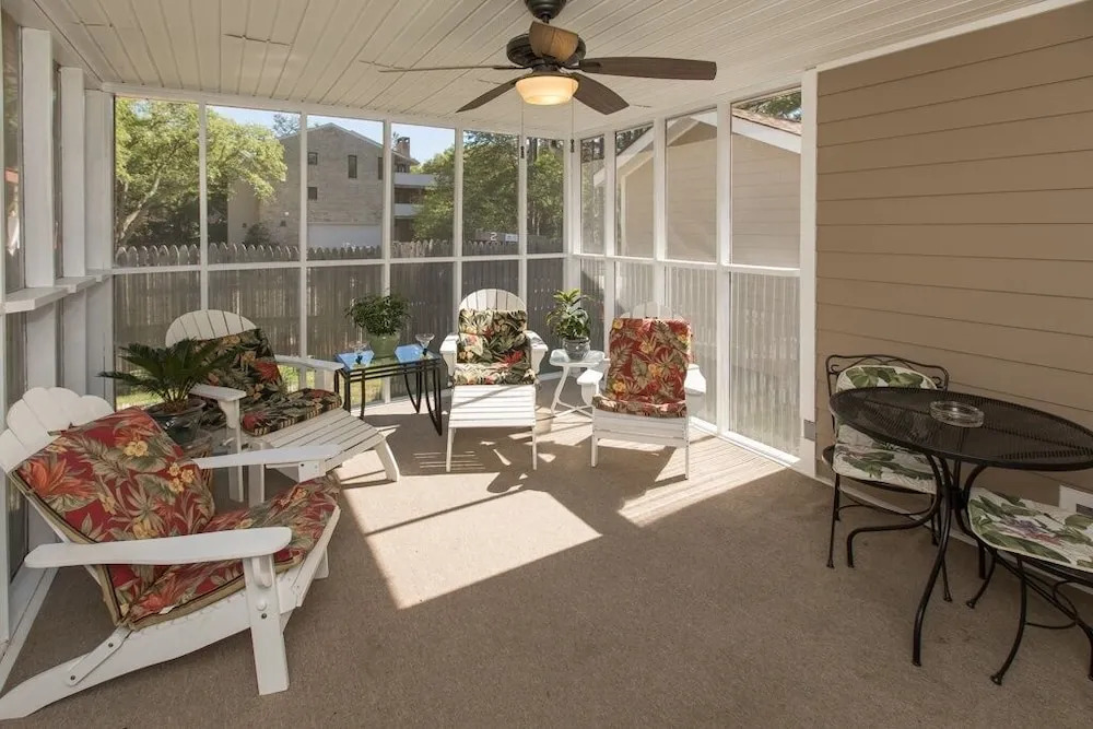 Beach Wood Retreat 4 Bedrooms 2 Bathrooms Home