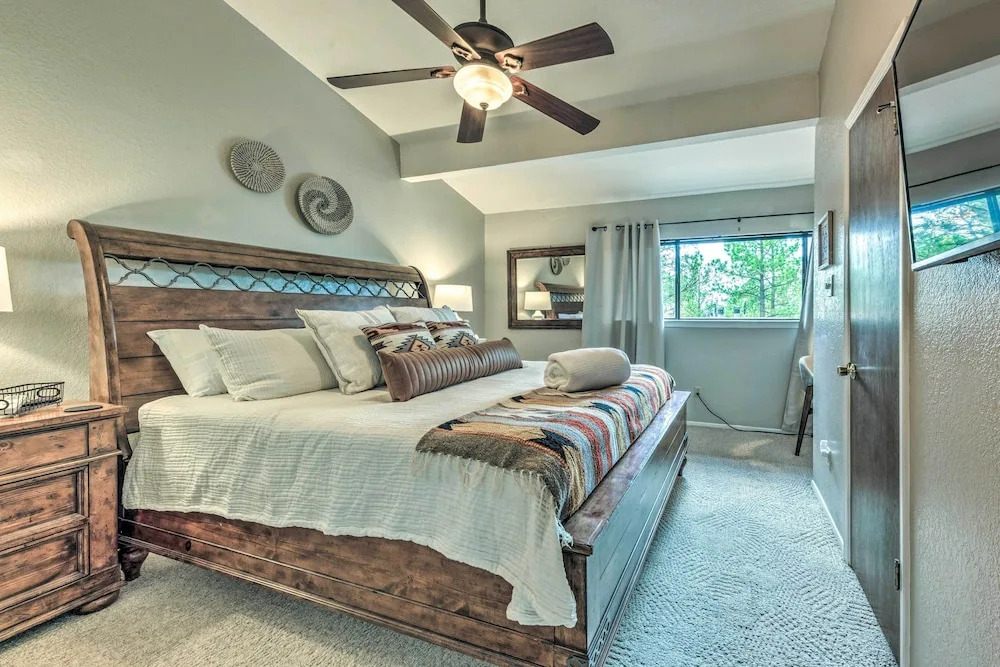 Rustic Ruidoso Retreat Near Shops & Mountains!