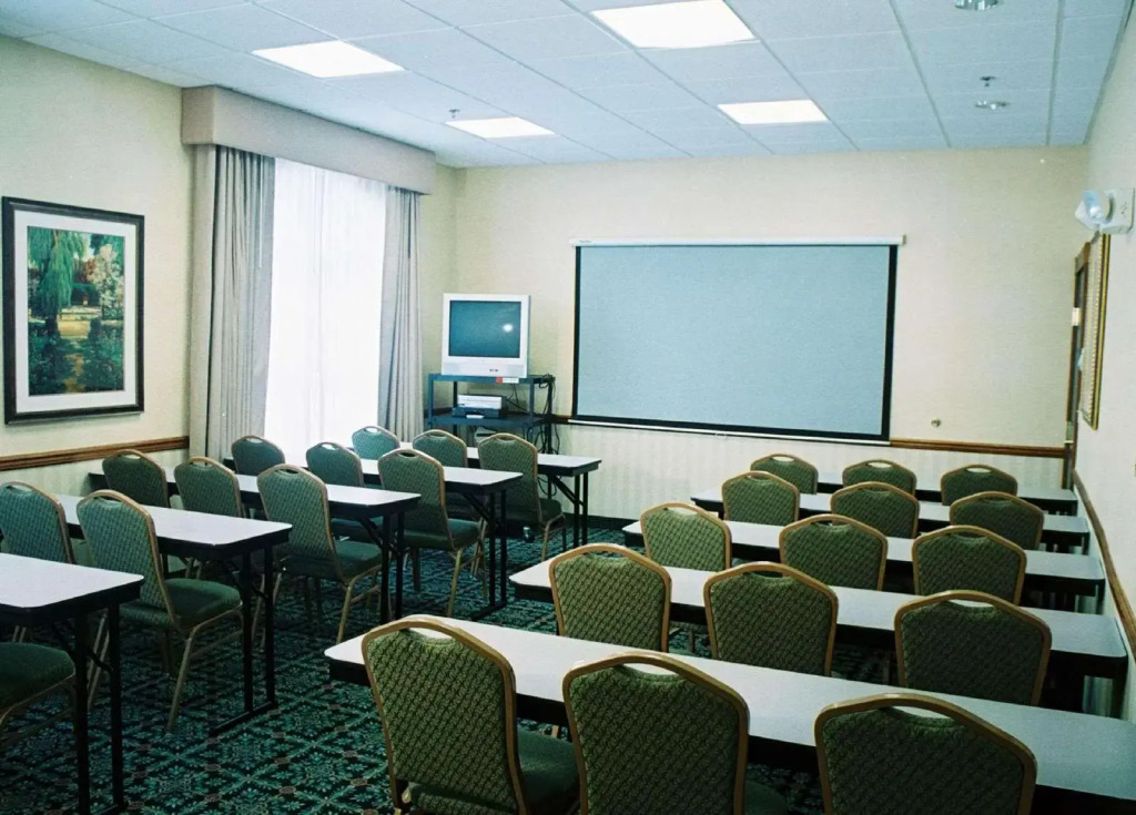 Country Inn & Suites by Radisson, Brockton (Boston), MA