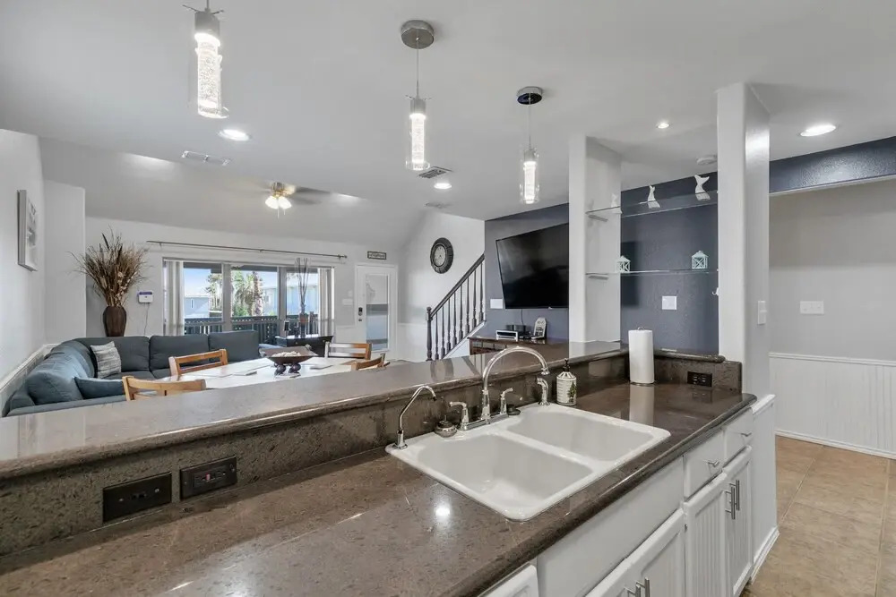 New! Stunning House w/ Pool & 1 Block From Beach!
