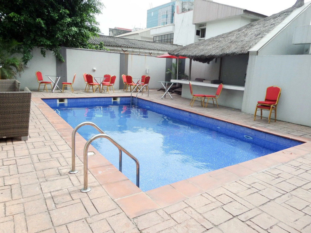 S & S Hotel & Suites