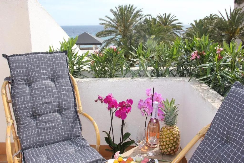 La Playa Blanca 4, Duquesa, Beach, Sea View, Pool, WiFi