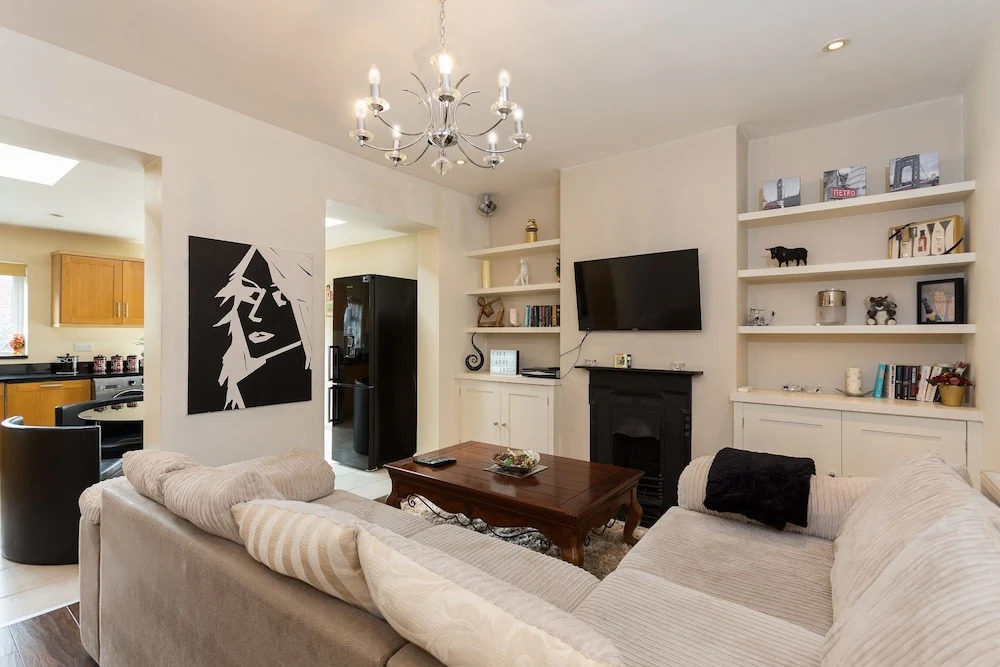 3 Bedroom House In Central Wimbledon