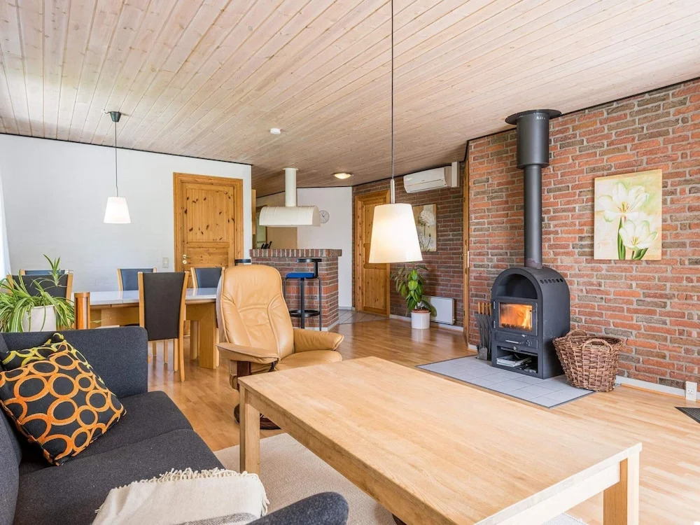 6 Person Holiday Home in Oksbol