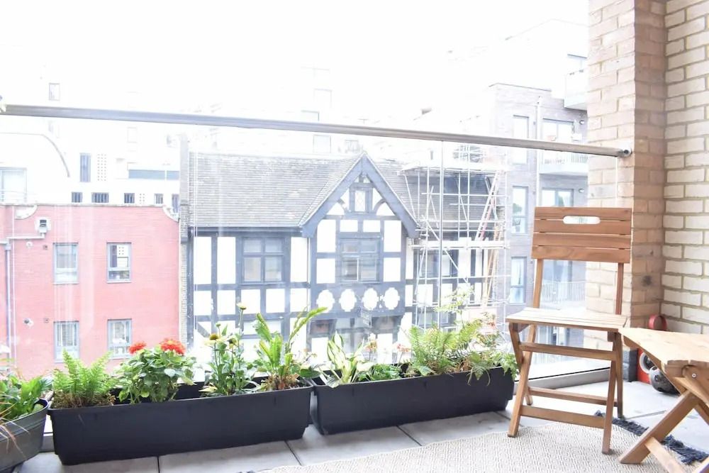 South London 1 Bed Flat with Balcony