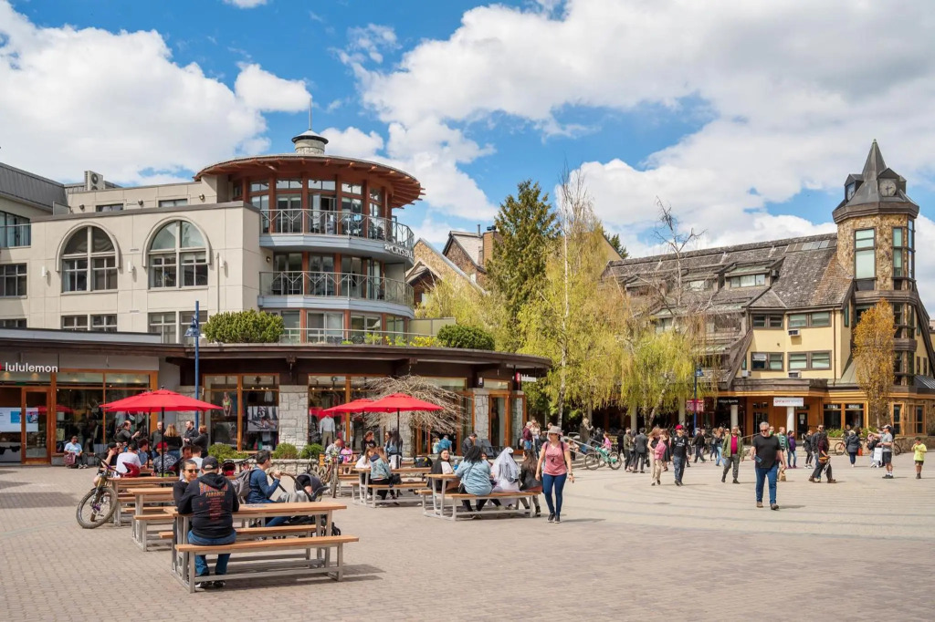 1BR Ski In Ski Out Cozy Condo w Pool and Hot Tub by Harmony Whistler