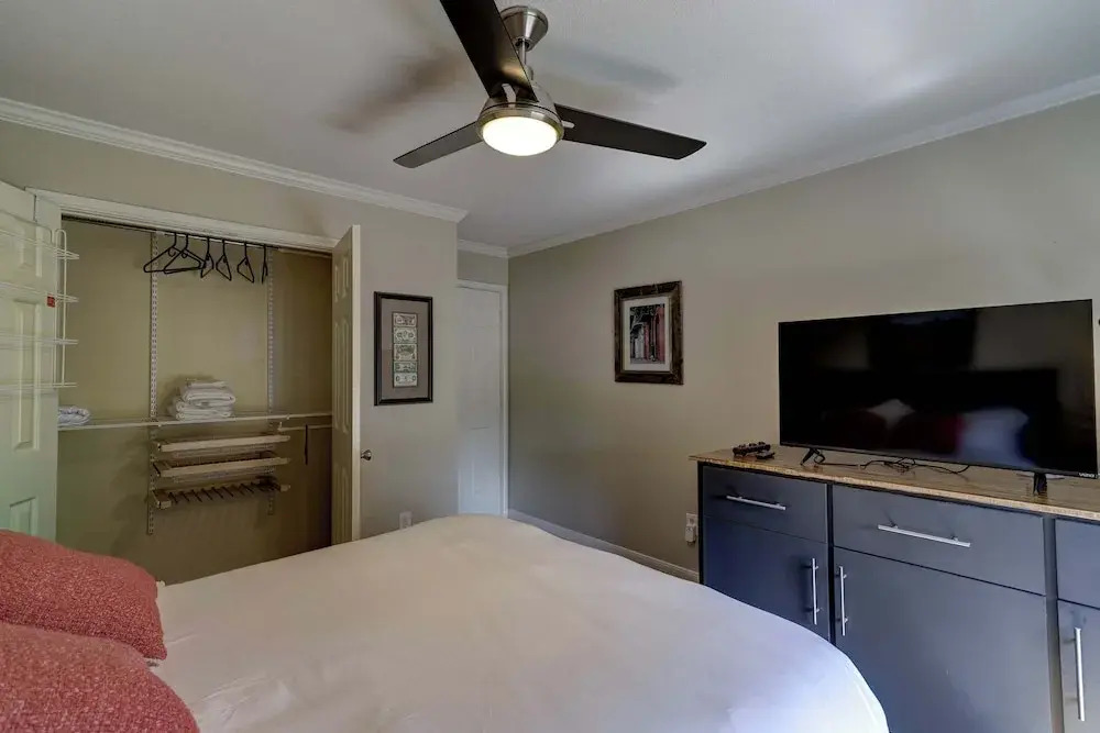 Spring Branch Haven - Cozy 3BR Oasis, Pet Friendly