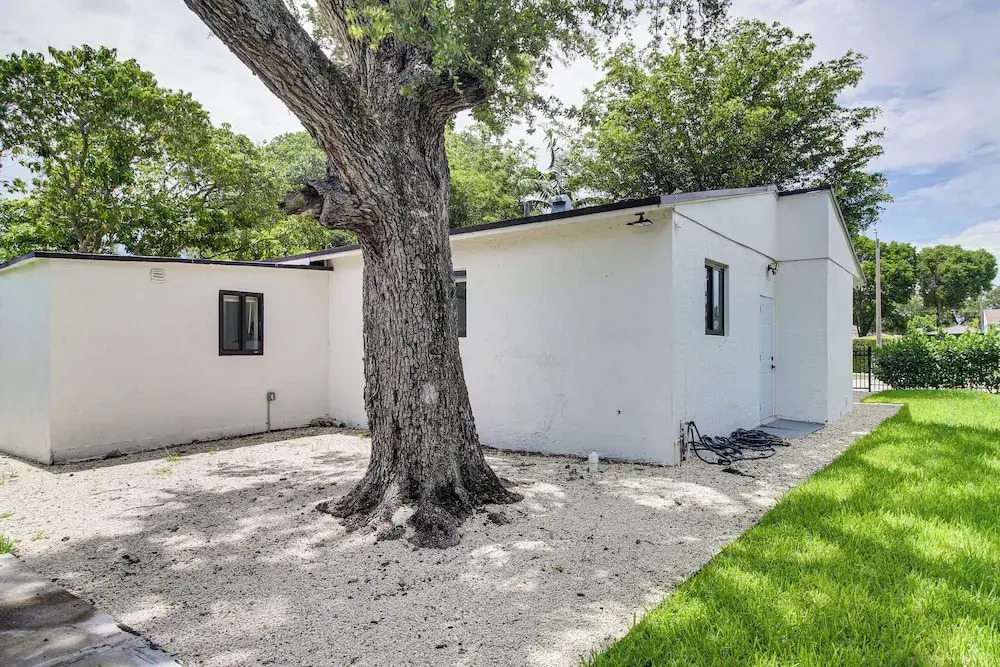 5 Mi to Beach: Group Getaway w/ Yard in Miami