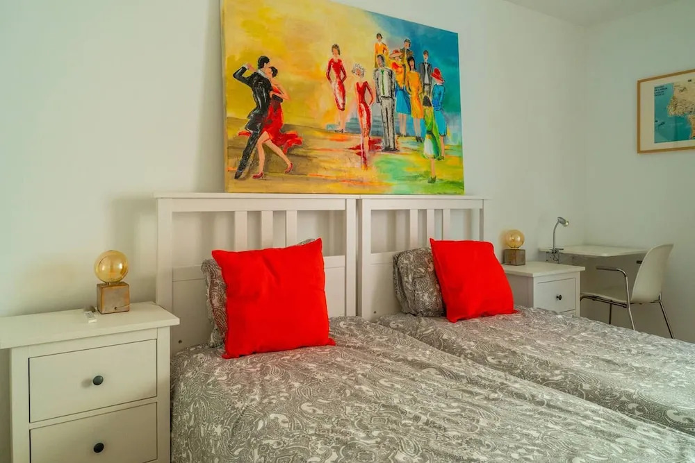Yellow Studios in Cascais